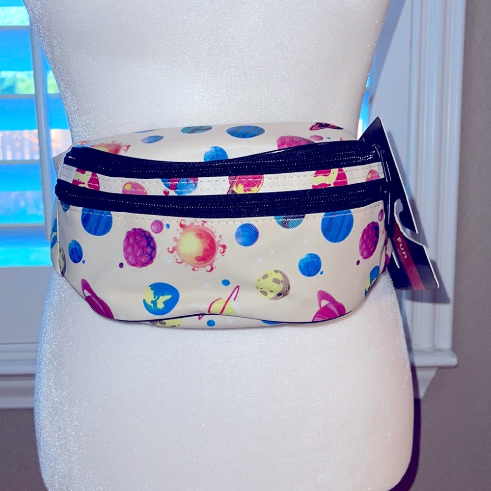 NWT Fun Solar print Fanny!!